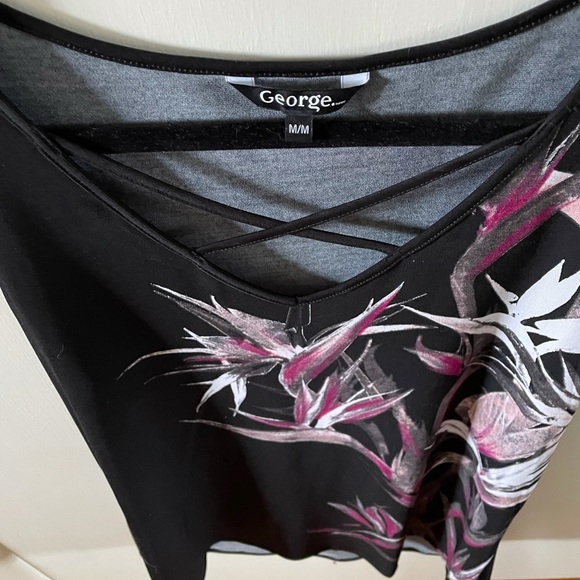 Floral sleeveless top 2/$25 - Picture 2 of 2